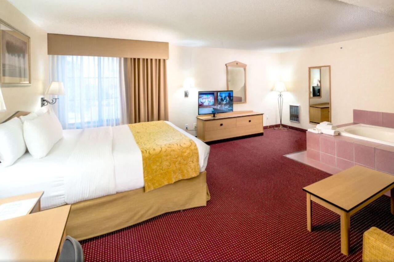 Americinn Hotel & Suites Denver International Airport Buitenkant foto